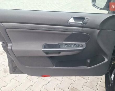 Черный Фольксваген Гольф, объемом двигателя 1.2 л и пробегом 209 тыс. км за 7650 $, фото 16 на Automoto.ua