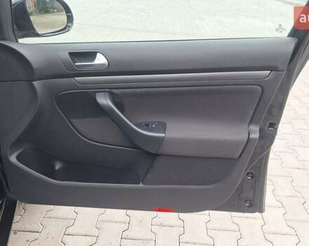 Черный Фольксваген Гольф, объемом двигателя 1.2 л и пробегом 209 тыс. км за 7400 $, фото 36 на Automoto.ua