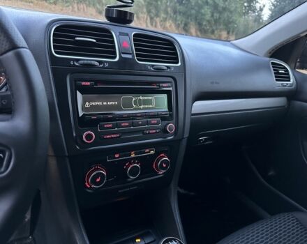 Черный Фольксваген Гольф, объемом двигателя 1.6 л и пробегом 245 тыс. км за 7900 $, фото 11 на Automoto.ua