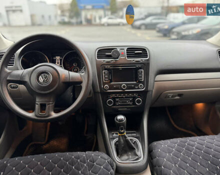 Черный Фольксваген Гольф, объемом двигателя 1.6 л и пробегом 284 тыс. км за 5900 $, фото 8 на Automoto.ua