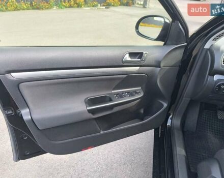 Черный Фольксваген Гольф, объемом двигателя 1.6 л и пробегом 344 тыс. км за 6800 $, фото 6 на Automoto.ua