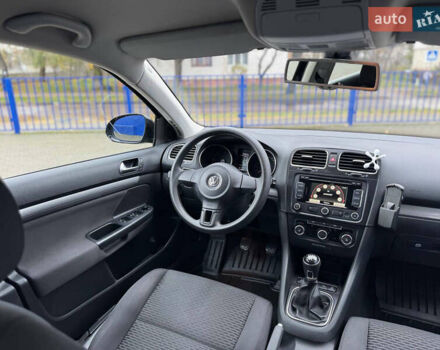 Черный Фольксваген Гольф, объемом двигателя 1.6 л и пробегом 325 тыс. км за 7300 $, фото 25 на Automoto.ua