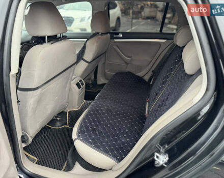 Черный Фольксваген Гольф, объемом двигателя 1.6 л и пробегом 284 тыс. км за 5900 $, фото 13 на Automoto.ua