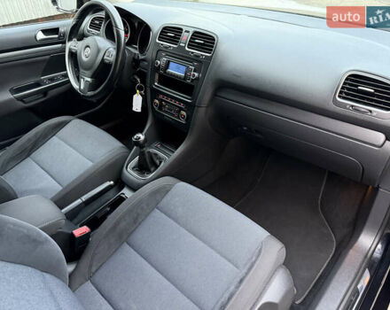 Черный Фольксваген Гольф, объемом двигателя 1.2 л и пробегом 178 тыс. км за 6500 $, фото 28 на Automoto.ua