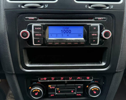 Черный Фольксваген Гольф, объемом двигателя 1.2 л и пробегом 178 тыс. км за 6500 $, фото 24 на Automoto.ua