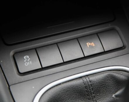 Черный Фольксваген Гольф, объемом двигателя 1.4 л и пробегом 237 тыс. км за 8200 $, фото 18 на Automoto.ua