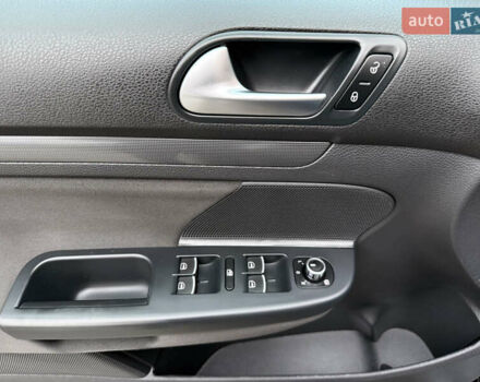 Черный Фольксваген Гольф, объемом двигателя 1.2 л и пробегом 178 тыс. км за 6500 $, фото 18 на Automoto.ua