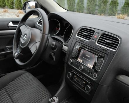 Черный Фольксваген Гольф, объемом двигателя 1.6 л и пробегом 248 тыс. км за 8150 $, фото 12 на Automoto.ua