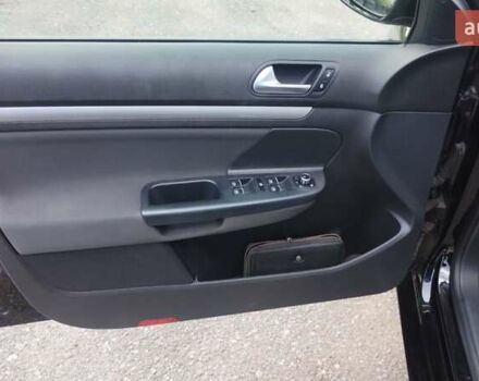 Черный Фольксваген Гольф, объемом двигателя 1.6 л и пробегом 237 тыс. км за 7900 $, фото 25 на Automoto.ua