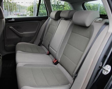 Черный Фольксваген Гольф, объемом двигателя 1.4 л и пробегом 237 тыс. км за 8200 $, фото 7 на Automoto.ua