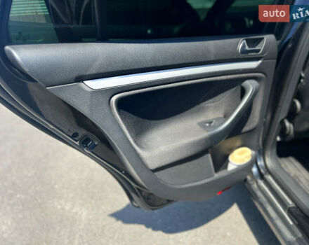 Черный Фольксваген Гольф, объемом двигателя 1.97 л и пробегом 295 тыс. км за 10499 $, фото 14 на Automoto.ua