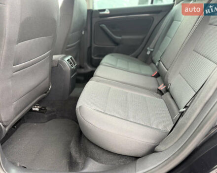 Черный Фольксваген Гольф, объемом двигателя 2 л и пробегом 200 тыс. км за 11900 $, фото 28 на Automoto.ua