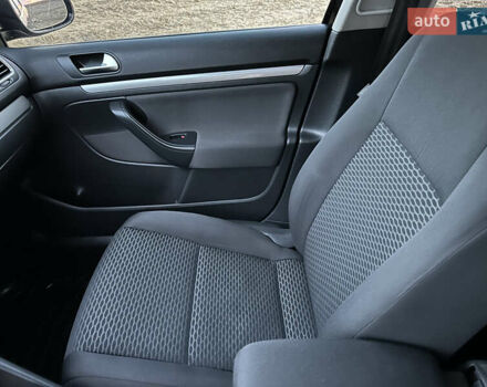 Черный Фольксваген Гольф, объемом двигателя 1.6 л и пробегом 245 тыс. км за 7950 $, фото 9 на Automoto.ua