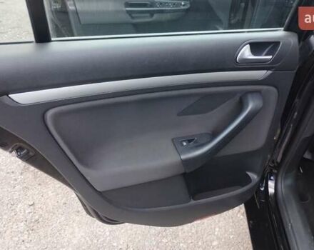 Черный Фольксваген Гольф, объемом двигателя 1.6 л и пробегом 237 тыс. км за 7900 $, фото 24 на Automoto.ua