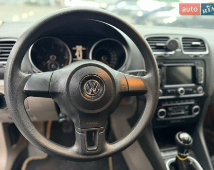 Черный Фольксваген Гольф, объемом двигателя 1.6 л и пробегом 284 тыс. км за 5900 $, фото 11 на Automoto.ua