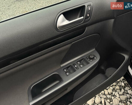 Черный Фольксваген Гольф, объемом двигателя 1.97 л и пробегом 233 тыс. км за 9999 $, фото 53 на Automoto.ua