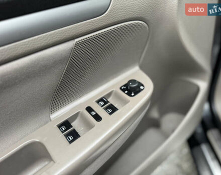 Черный Фольксваген Гольф, объемом двигателя 1.6 л и пробегом 284 тыс. км за 5900 $, фото 10 на Automoto.ua