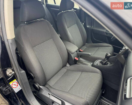 Черный Фольксваген Гольф, объемом двигателя 1.6 л и пробегом 325 тыс. км за 7300 $, фото 29 на Automoto.ua