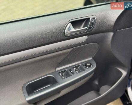 Черный Фольксваген Гольф, объемом двигателя 1.6 л и пробегом 325 тыс. км за 7300 $, фото 14 на Automoto.ua