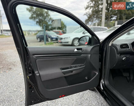 Черный Фольксваген Гольф, объемом двигателя 2 л и пробегом 200 тыс. км за 11900 $, фото 20 на Automoto.ua