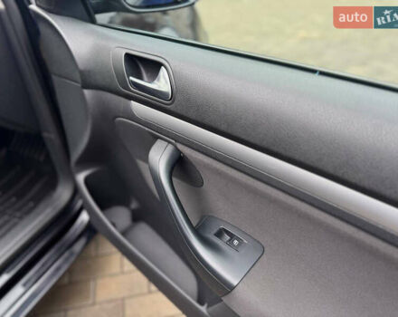 Черный Фольксваген Гольф, объемом двигателя 1.6 л и пробегом 325 тыс. км за 7300 $, фото 30 на Automoto.ua