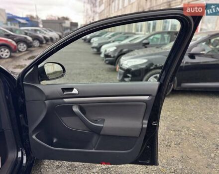 Черный Фольксваген Гольф, объемом двигателя 1.6 л и пробегом 207 тыс. км за 9300 $, фото 51 на Automoto.ua