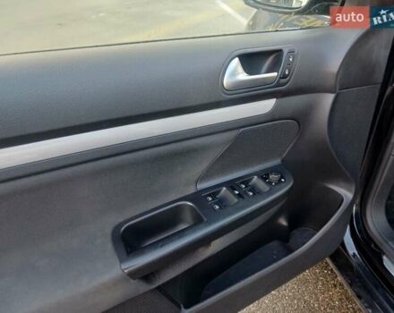 Черный Фольксваген Гольф, объемом двигателя 1.6 л и пробегом 266 тыс. км за 8600 $, фото 18 на Automoto.ua