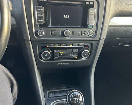 Черный Фольксваген Гольф, объемом двигателя 1.6 л и пробегом 237 тыс. км за 8150 $, фото 12 на Automoto.ua