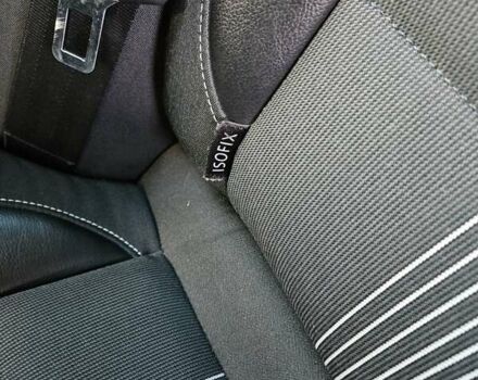 Черный Фольксваген Гольф, объемом двигателя 1.6 л и пробегом 326 тыс. км за 8950 $, фото 17 на Automoto.ua