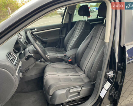 Черный Фольксваген Гольф, объемом двигателя 1.97 л и пробегом 233 тыс. км за 10190 $, фото 24 на Automoto.ua