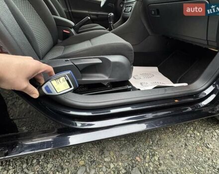 Черный Фольксваген Гольф, объемом двигателя 1.6 л и пробегом 207 тыс. км за 9300 $, фото 86 на Automoto.ua