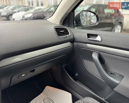 Черный Фольксваген Гольф, объемом двигателя 1.6 л и пробегом 207 тыс. км за 9300 $, фото 16 на Automoto.ua