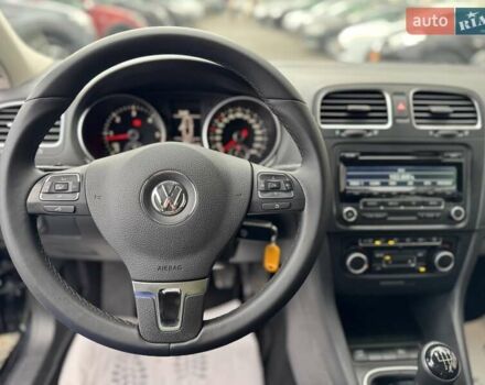 Черный Фольксваген Гольф, объемом двигателя 1.6 л и пробегом 207 тыс. км за 9300 $, фото 13 на Automoto.ua