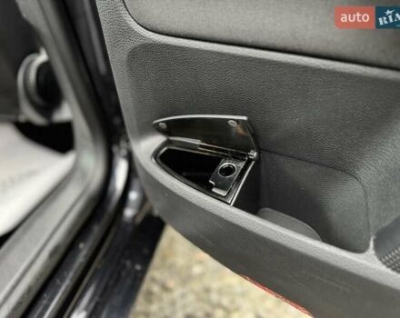 Черный Фольксваген Гольф, объемом двигателя 1.6 л и пробегом 207 тыс. км за 9300 $, фото 46 на Automoto.ua
