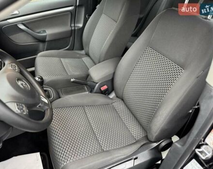 Черный Фольксваген Гольф, объемом двигателя 1.6 л и пробегом 207 тыс. км за 9300 $, фото 22 на Automoto.ua