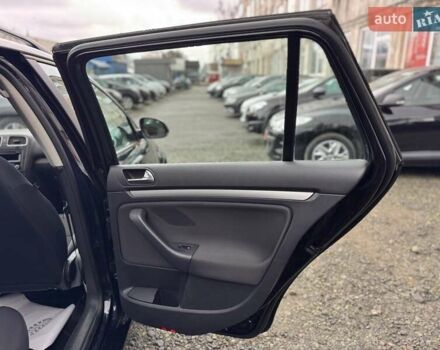 Черный Фольксваген Гольф, объемом двигателя 1.6 л и пробегом 207 тыс. км за 9300 $, фото 44 на Automoto.ua