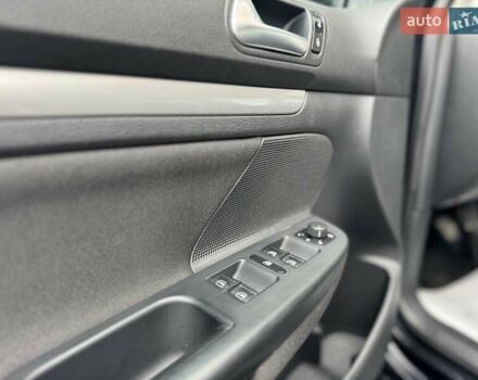 Черный Фольксваген Гольф, объемом двигателя 1.6 л и пробегом 207 тыс. км за 9300 $, фото 10 на Automoto.ua