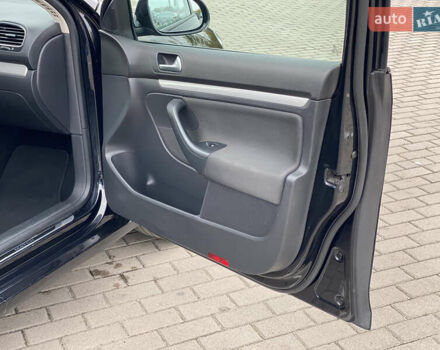 Черный Фольксваген Гольф, объемом двигателя 1.97 л и пробегом 233 тыс. км за 10190 $, фото 38 на Automoto.ua