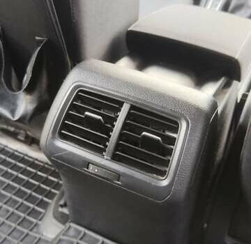 Черный Фольксваген Гольф, объемом двигателя 1.6 л и пробегом 335 тыс. км за 9963 $, фото 11 на Automoto.ua