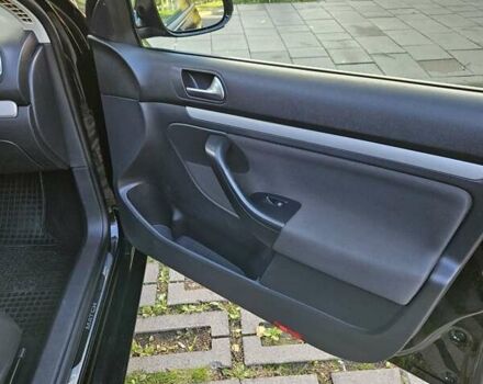 Черный Фольксваген Гольф, объемом двигателя 1.6 л и пробегом 326 тыс. км за 8950 $, фото 11 на Automoto.ua