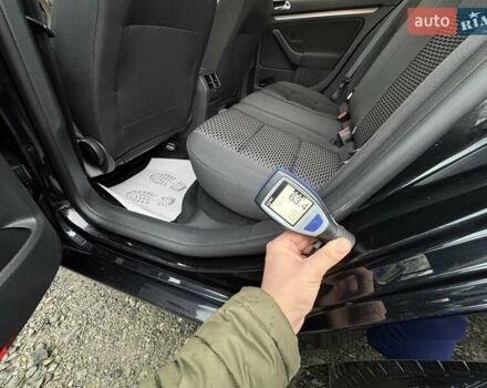 Черный Фольксваген Гольф, объемом двигателя 1.6 л и пробегом 207 тыс. км за 9300 $, фото 72 на Automoto.ua