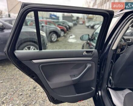 Черный Фольксваген Гольф, объемом двигателя 1.6 л и пробегом 207 тыс. км за 9300 $, фото 29 на Automoto.ua