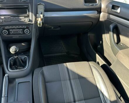 Черный Фольксваген Гольф, объемом двигателя 1.6 л и пробегом 270 тыс. км за 8350 $, фото 4 на Automoto.ua