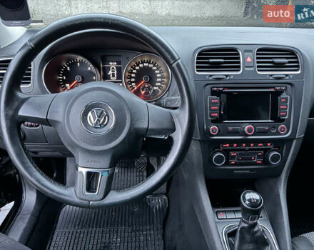Черный Фольксваген Гольф, объемом двигателя 1.6 л и пробегом 276 тыс. км за 8999 $, фото 12 на Automoto.ua