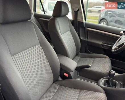 Черный Фольксваген Гольф, объемом двигателя 1.6 л и пробегом 207 тыс. км за 9300 $, фото 54 на Automoto.ua