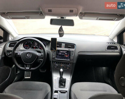 Черный Фольксваген Гольф, объемом двигателя 1.6 л и пробегом 330 тыс. км за 11000 $, фото 20 на Automoto.ua