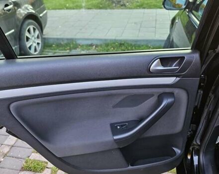 Черный Фольксваген Гольф, объемом двигателя 1.6 л и пробегом 326 тыс. км за 8950 $, фото 12 на Automoto.ua