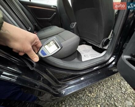 Черный Фольксваген Гольф, объемом двигателя 1.6 л и пробегом 207 тыс. км за 9300 $, фото 82 на Automoto.ua