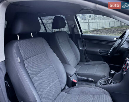 Черный Фольксваген Гольф, объемом двигателя 1.6 л и пробегом 276 тыс. км за 8999 $, фото 19 на Automoto.ua