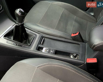 Черный Фольксваген Гольф, объемом двигателя 1.6 л и пробегом 272 тыс. км за 10700 $, фото 21 на Automoto.ua